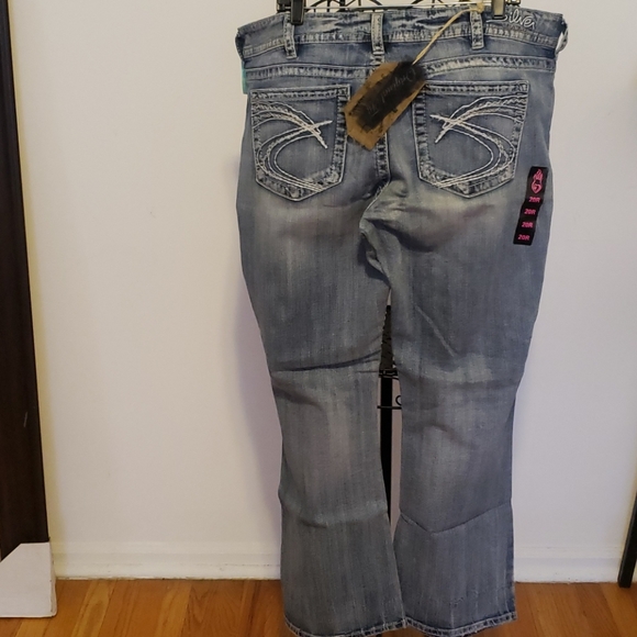 Jeans - Picture 2 of 3